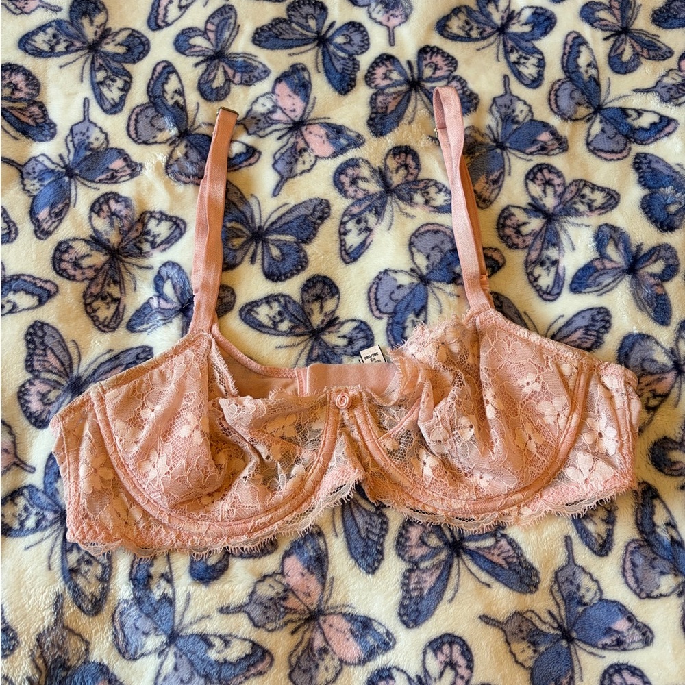 Victoria's Secret Lace Bra in light pink